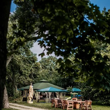 Dwór Mościbrody Inn