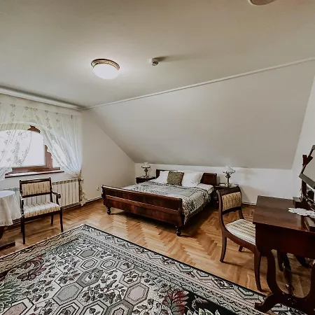 Dwór Mościbrody Inn *