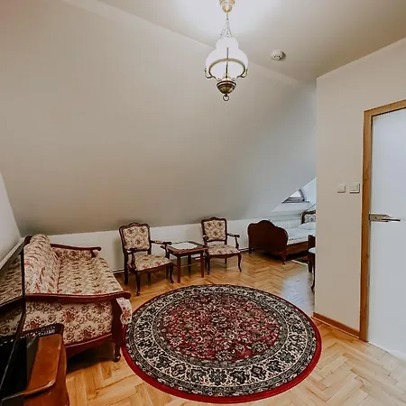 Dwor Moscibrody 여관 시에들체