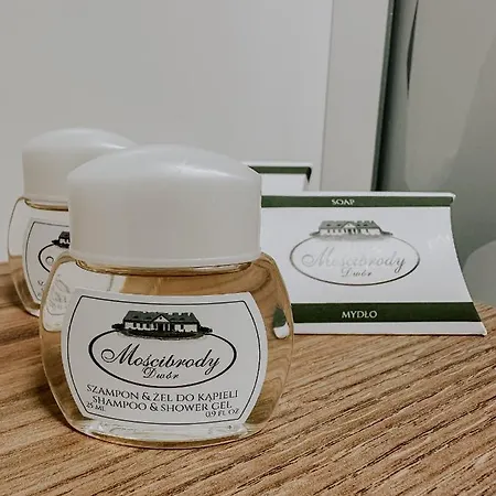 여관 Dwor Moscibrody 시에들체