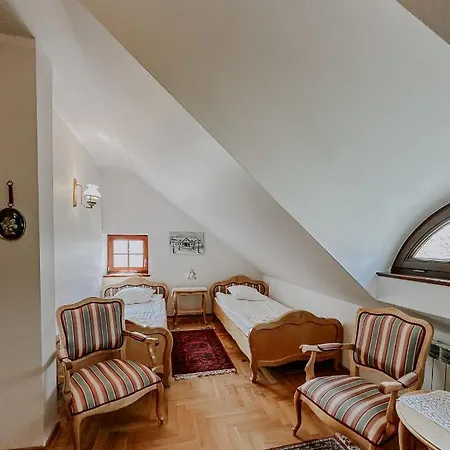 Dwor Moscibrody 시에들체